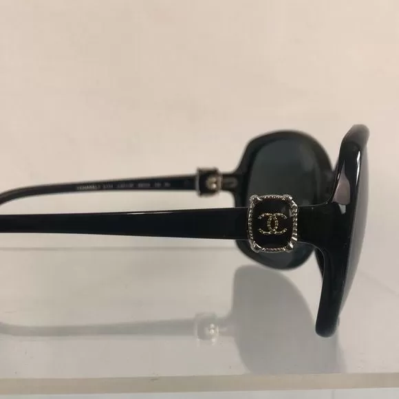 CHANELBlack with Logo Big Frame Sunglasses