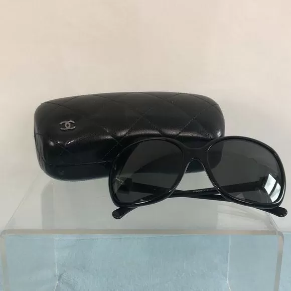 CHANELBlack with Logo Big Frame Sunglasses