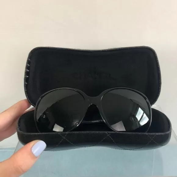 CHANELBlack with Logo Big Frame Sunglasses